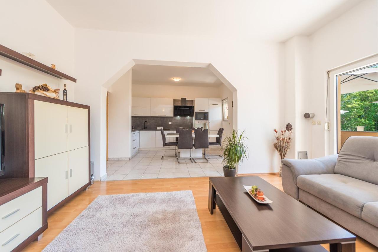 Nelly Apartments Привлака Экстерьер фото