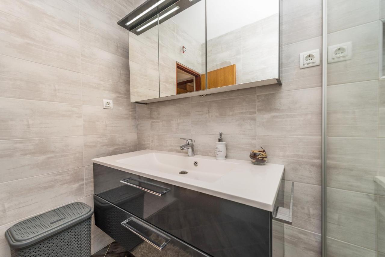 Nelly Apartments Привлака Экстерьер фото